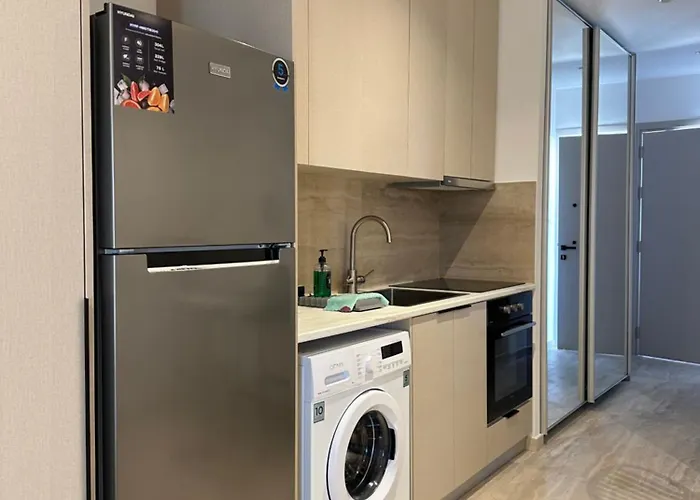 Aurora Downtown Living Apartment