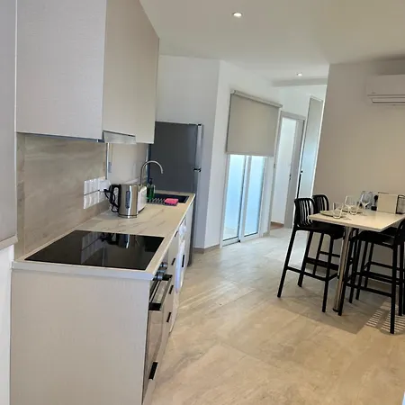 아파트 Aurora Downtown Living