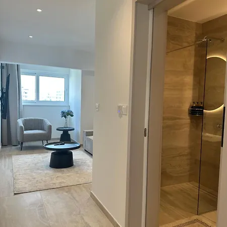 Aurora Downtown Living 아파트 니코시아